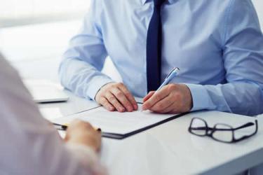 香港公司和內(nèi)地公司簽合同依據(jù)的是香港合同法還是中國(guó)合同法？