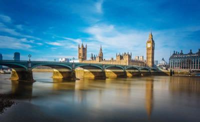 小孩在英國(guó)出生現(xiàn)要在國(guó)內(nèi)上學(xué)怎么做英國(guó)出生紙公證認(rèn)證？