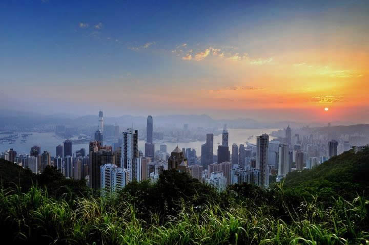 在香港回不了內(nèi)地的香港人如何辦理放棄遺產(chǎn)繼承聲明公證呢？