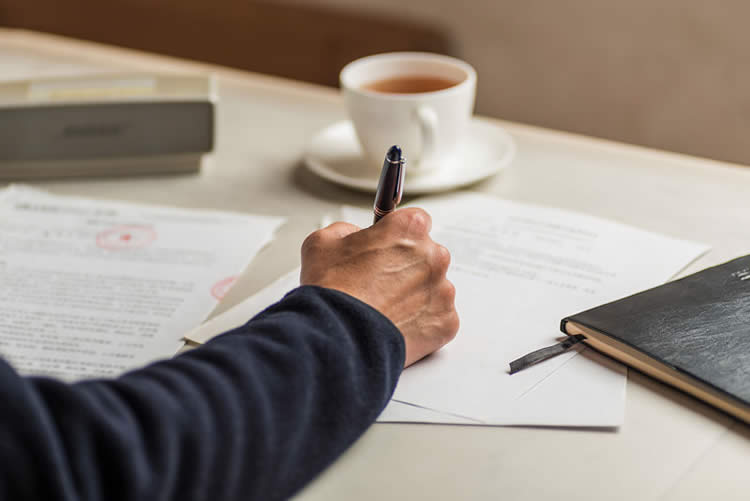 雙方都是內(nèi)地人在香港登記結(jié)婚去不了香港要怎么辦理香港結(jié)婚證公證？