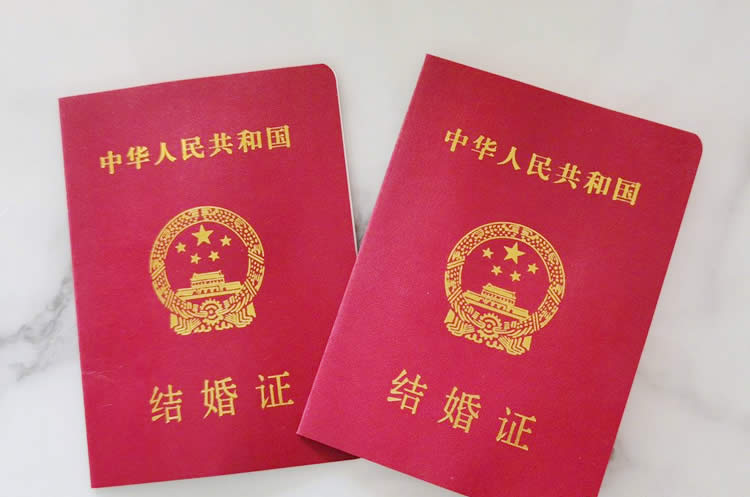 內地人士在香港離婚所得的英文離婚判決書要怎么才能得大陸的認可呢？