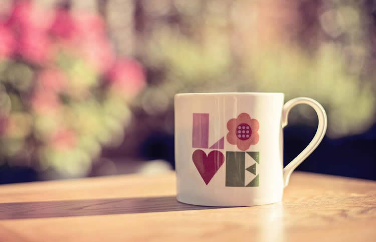 在香港出生但沒(méi)有身份證的小孩要在內(nèi)地讀書(shū)怎么辦理香港出生公證書(shū)？