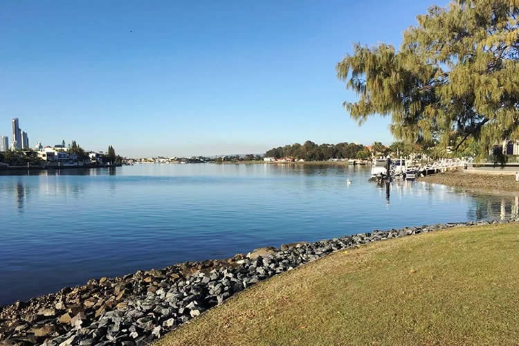 香港人怎么辦理在內地居住期間的無犯罪記錄公證書用于申請新西蘭伴侶工作簽證呢？
