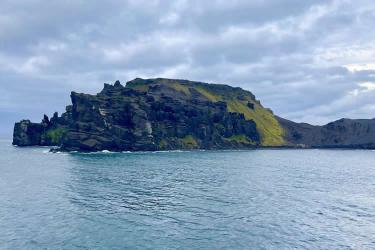 小孩是在香港出生的，如何在內(nèi)地公證處辦理親屬關(guān)系公證書呢？