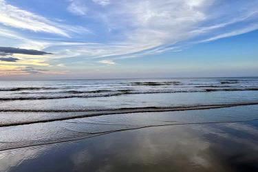 香港人和內(nèi)地人婚后在香港所生子女現(xiàn)要在深圳上學(xué)怎么辦理香港出生紙公證？