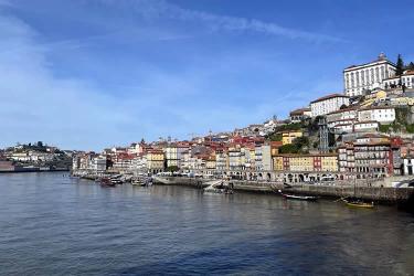 香港人和外國人結婚，現(xiàn)要出售內(nèi)地的房產(chǎn)怎么辦理香港結婚證公證？