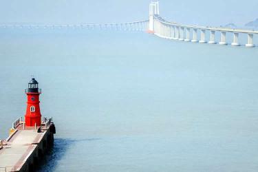 內地人和香港人的中國結婚證怎么公證用于在香港預約孕婦床位呢？