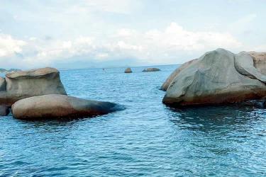 小孩在香港出生后又改了名字怎么公證出生紙是真實的并加蓋轉(zhuǎn)遞章呢？